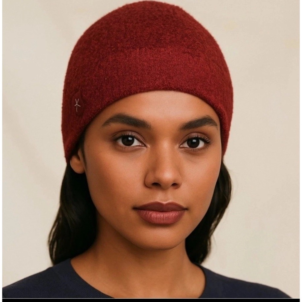 New Barefoot Dreams Women's Crimson Redwood Cozychic Lite Confetti Beanie Red OS